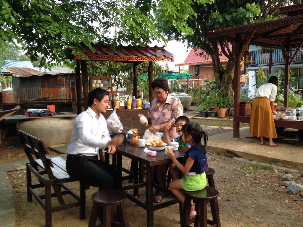 The Little Lopburi Village 외부 사진