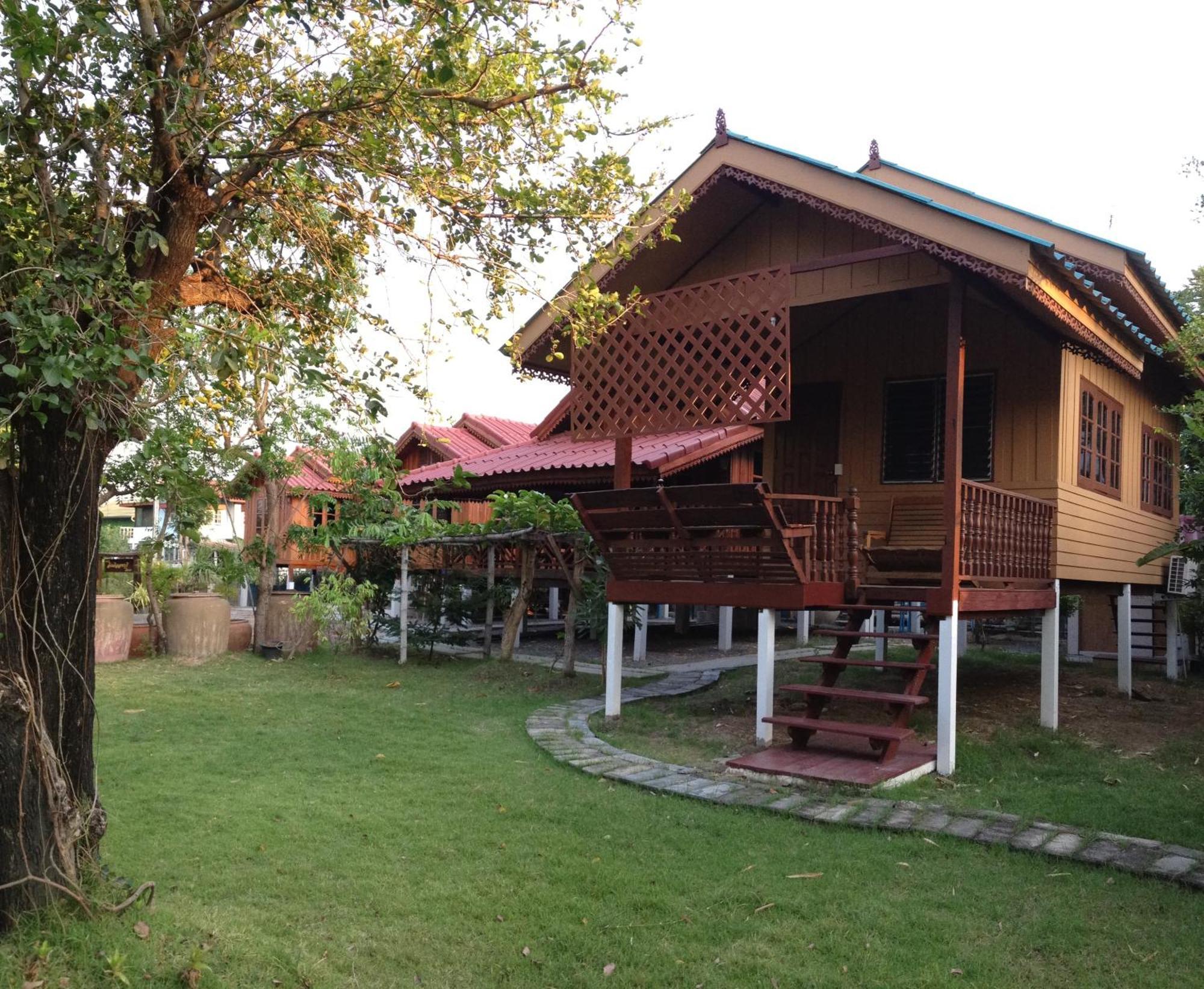The Little Lopburi Village 외부 사진